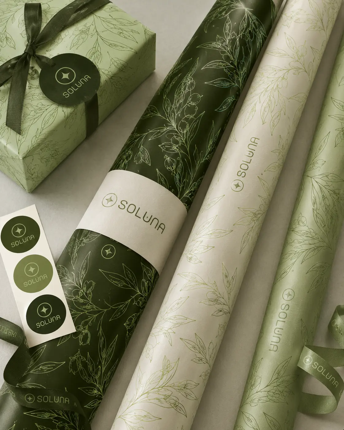 Soluna wrapping paper rolls, stickers and ribbon in olive tones